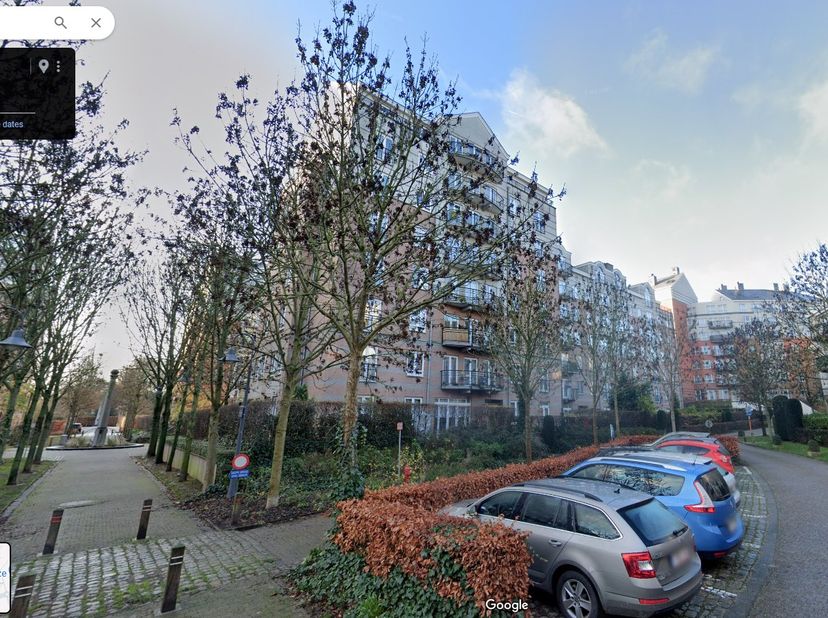 TE KOOP - 1e eigenaar&lt;br /&gt;
Appartement met terras in de residentiële wijk &quot;Les Jardins de Jette&quot; en parkeerplaats.&lt;br /&gt;
Klein gebouw (6 verdiepingen